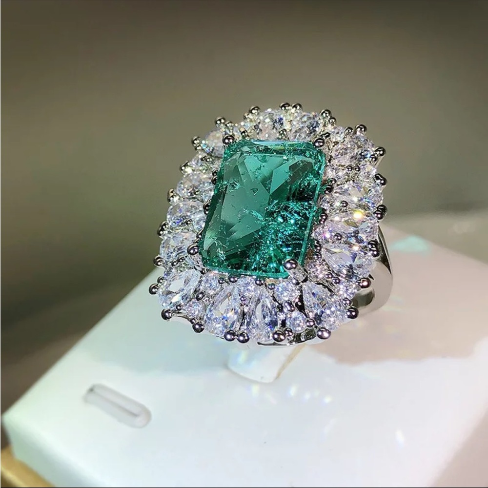 New Women’s 925 Silver Beautiful Diamond Emerald Ring - Picture 3 of 4